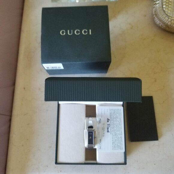 GUCCI 1500L Watch Silver Black Dial QZ Women’s Bangle Wrist Watch Operation - Picture 2 of 2